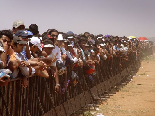 Dusty Crowd